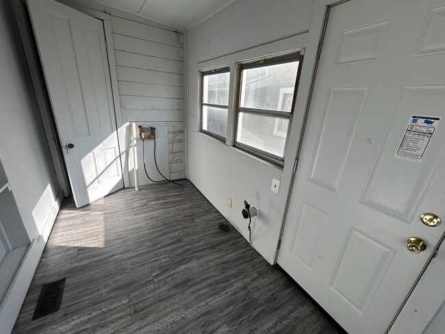 Building Photo - 505 Sheridan St