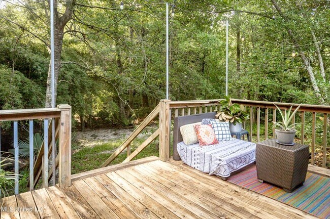 Building Photo - Downtown OS - Golf Cart District (Furnished!)