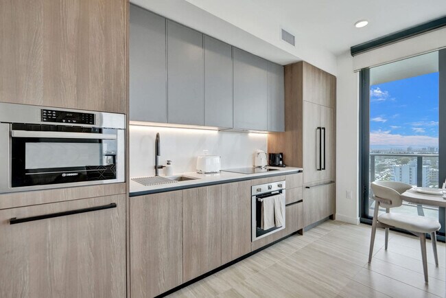 Building Photo - 580 72nd St