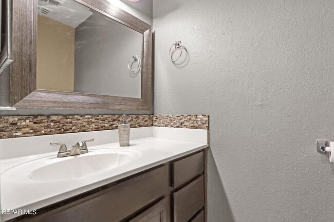 Building Photo - 636 Paseo Hermoso Dr