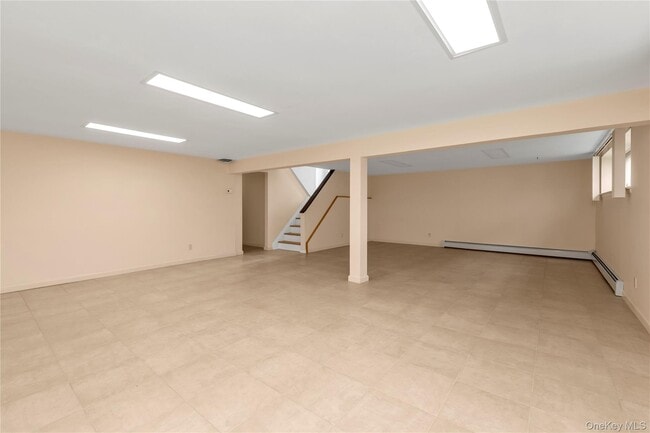 Building Photo - 681 Flanders Dr