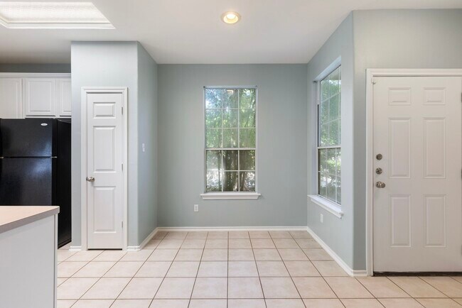 Building Photo - 229 Summerhaze Cir