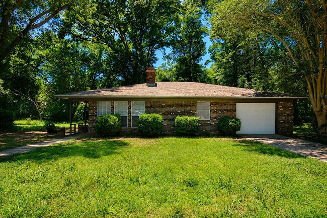 Building Photo - Country Living at Its Best! Renovated 3BR Home on Over an Acre with Sunroom, Fireplace & Room to ...