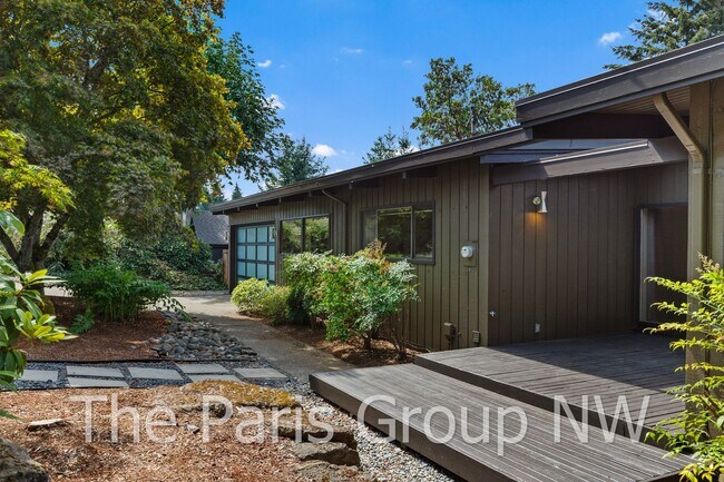 Building Photo - Extraordinary 4BR, 4200sf Mid Century Water View Home with Amazing Outdoor Spaces