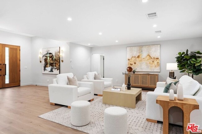 Building Photo - 4943 Palomar Dr