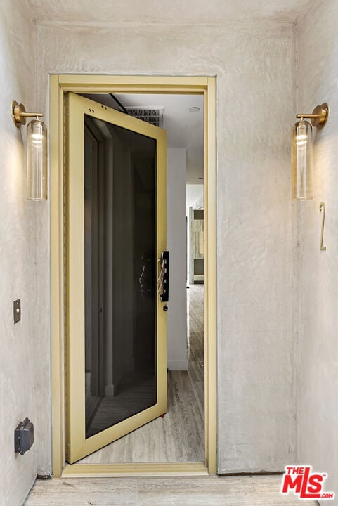 Building Photo - 1021 N Ogden Dr