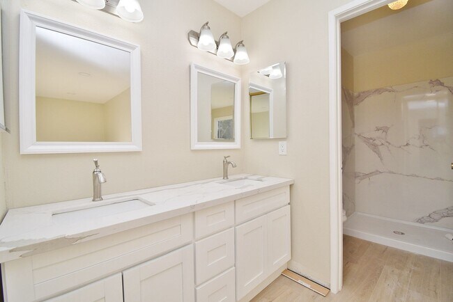 Building Photo - COMING SOON | $4,090 / 4 BR - GORGEOUS REMODELED PARKMONT HOME IN CENTRAL FREMONT