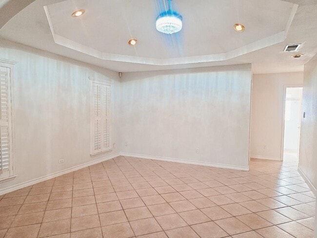 Building Photo - 233 Rancho Viejo Dr