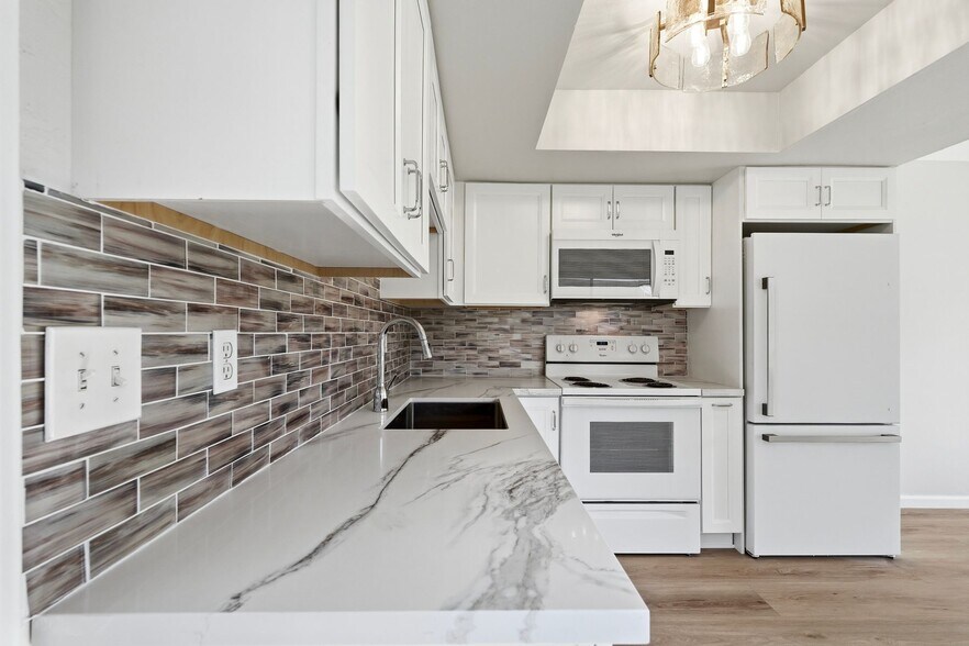 Building Photo - 27735 Mountain Meadow Rd