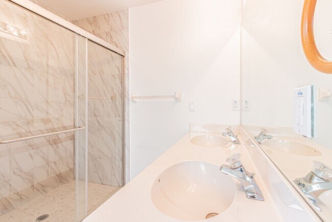 Building Photo - 5-Bed Home With Private Heated Pool & Large Yard - Pet Friendly!