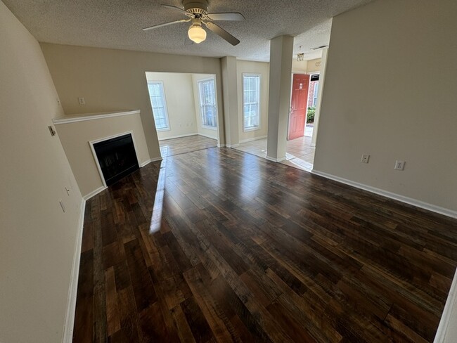 Building Photo - BEAUTIFUL 1 Bedroom with Sunroom AVAILABLE...