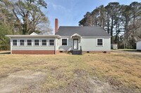 Building Photo - 4025 S Hathaway Blvd