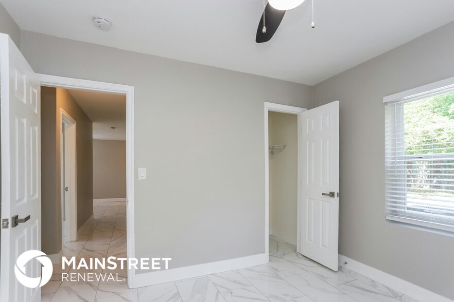 Building Photo - 3911 W Walnut St