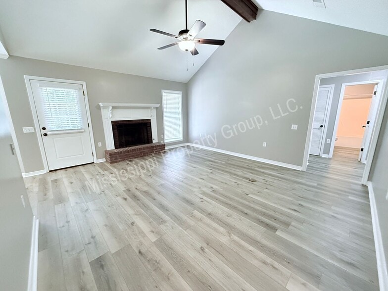 Building Photo - 2112 Harris Dr