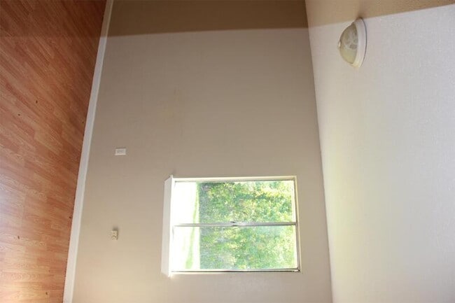 Building Photo - 604 Ruth Dr