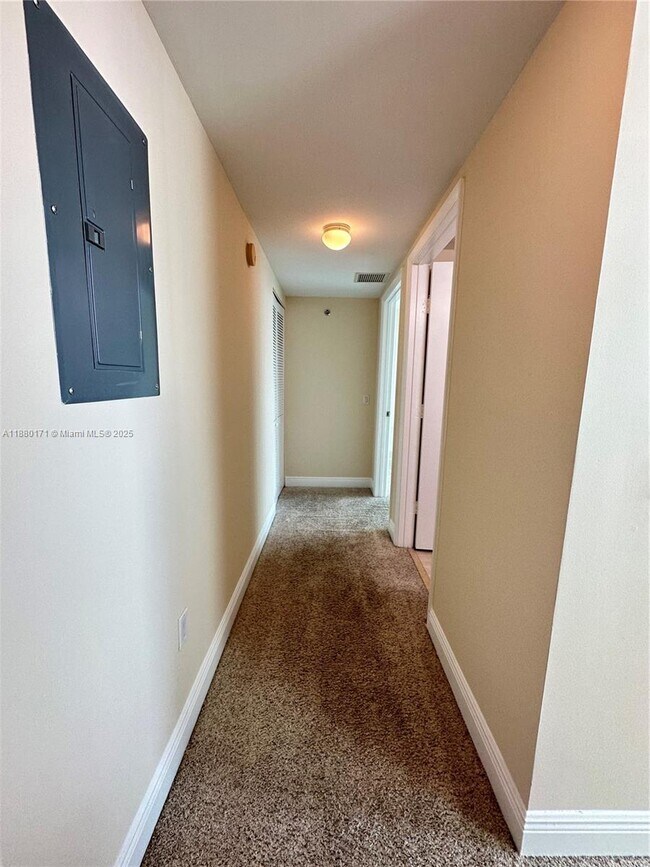 Building Photo - 2681 N Flamingo Rd