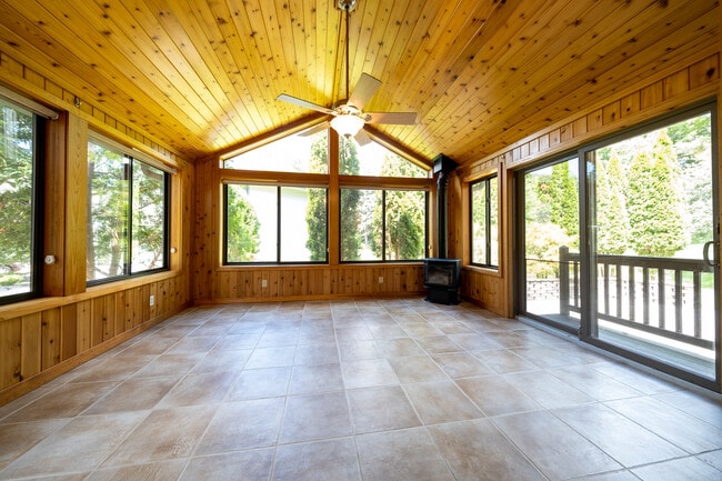 Building Photo - 17420 Barrington Ct