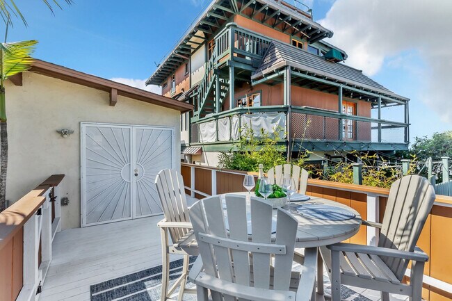 Building Photo - 4585 Saratoga Ave