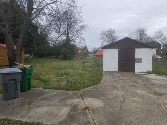 Building Photo - House for Rent