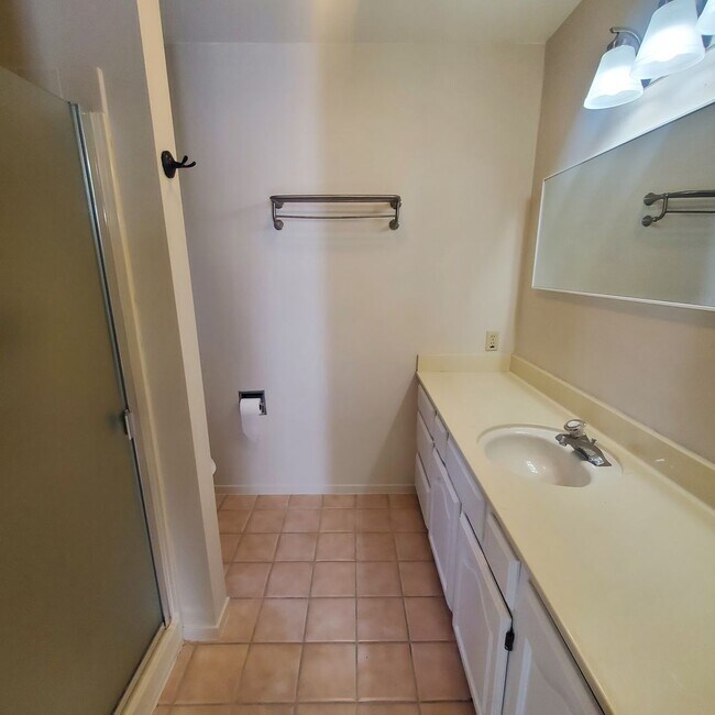 Building Photo - *MOVE IN SPECIAL* Single Story Pleasant Hi...