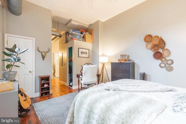 Building Photo - 36 Strawberry St