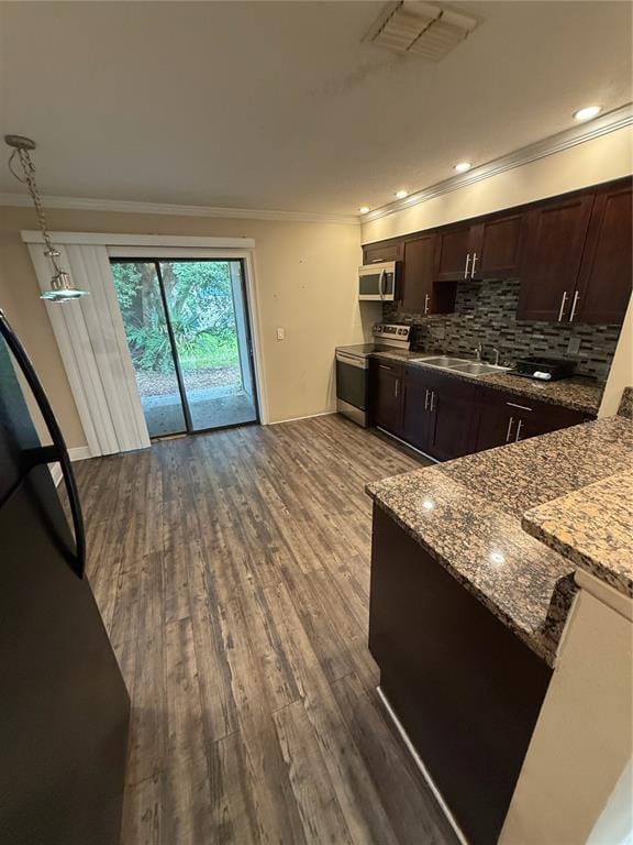 Building Photo - 447 6th Ave NE