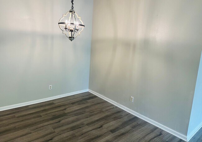 Building Photo - Beautiful Condo in Mount Pleasant!