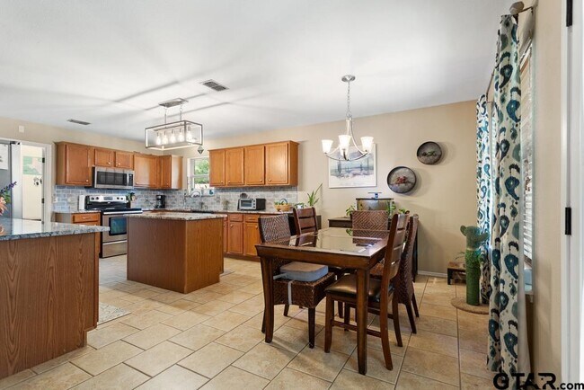 Building Photo - 308 Willow Rd