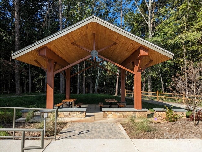 Building Photo - 917 Shearer St