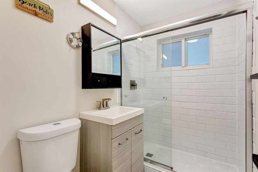 Building Photo - 3208 Marine Dr