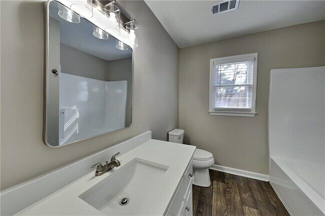 Building Photo - 308 Golden Ct