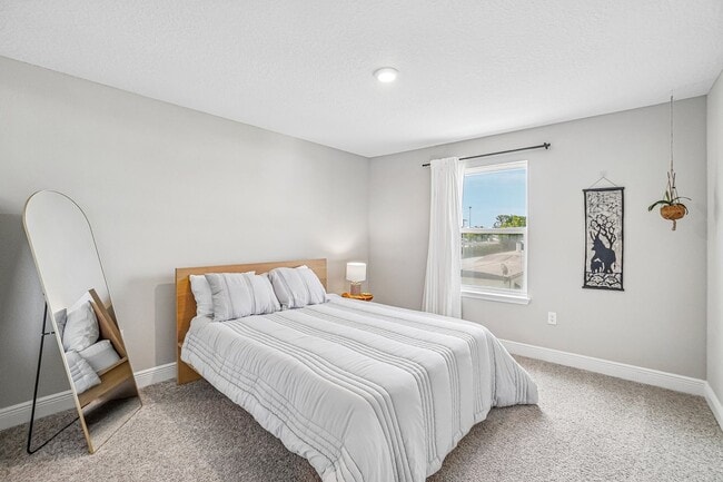 Building Photo - Heritage Oaks gated community 3/2.5/2 Townhome