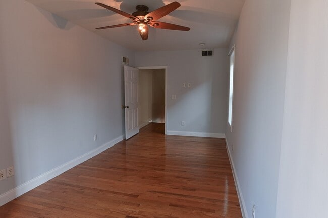 Building Photo - Spacious 3 Bedroom on Harris