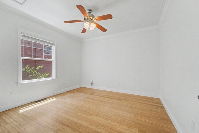 Building Photo - 3 bedroom 2 Bath Home MUST SEE