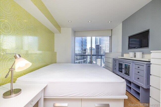 Building Photo - 475 Brickell Ave