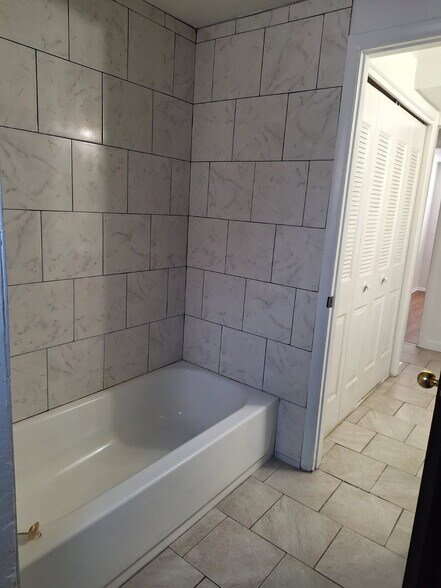 Building Photo - 1110 S Graff Cir