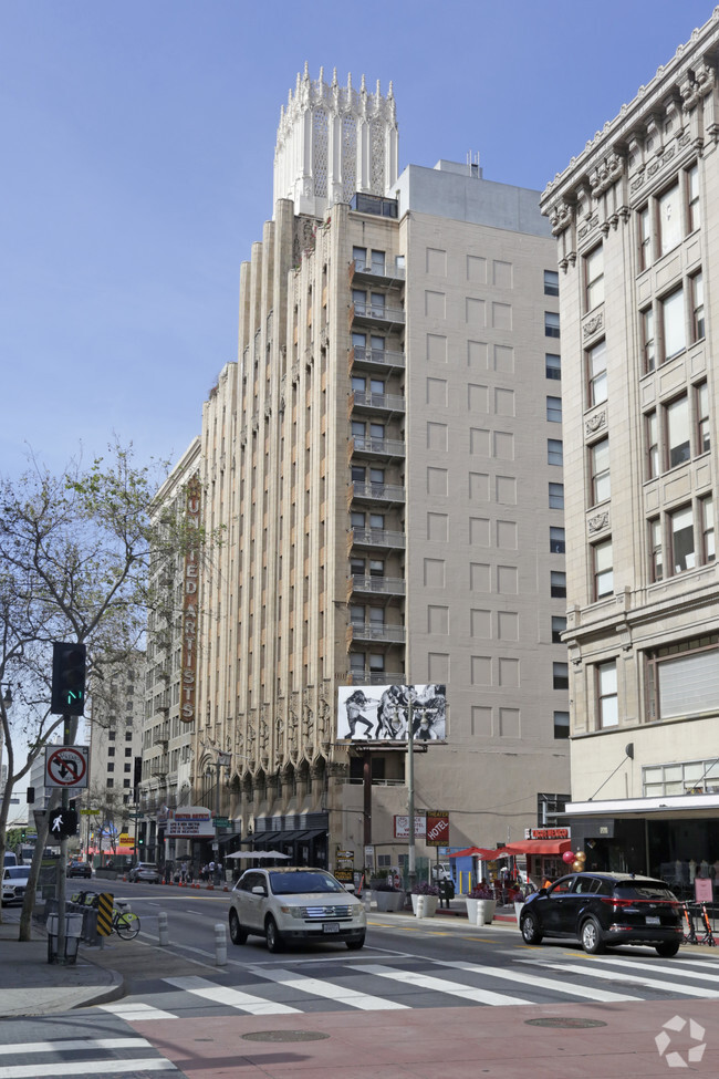 Building Photo - The 939 Lofts