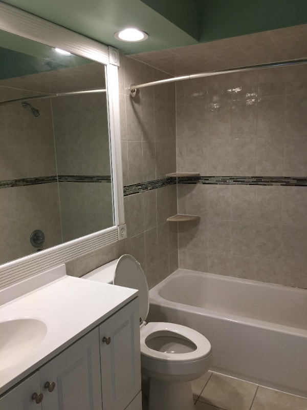 Building Photo - 140 Longfield Ct