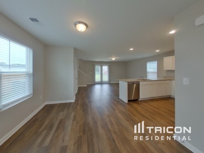 Building Photo - 1261 Paramount Dr