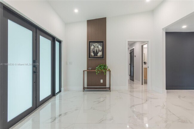Building Photo - 3850 SW 130th Ave