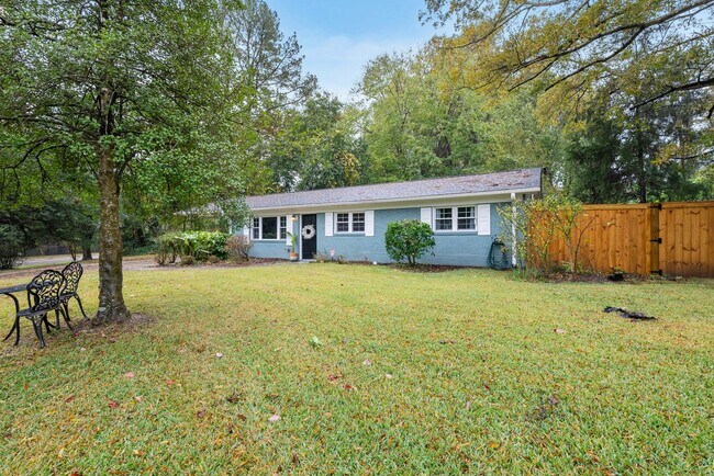 Building Photo - Durham's Best Ranch!