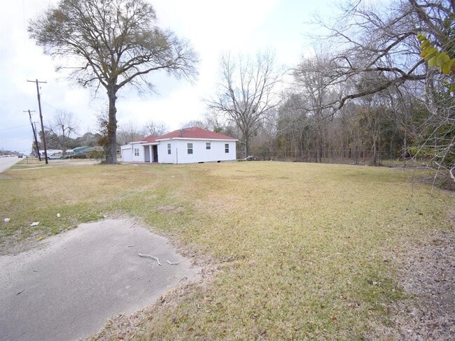 Building Photo - 2140 Hwy 6