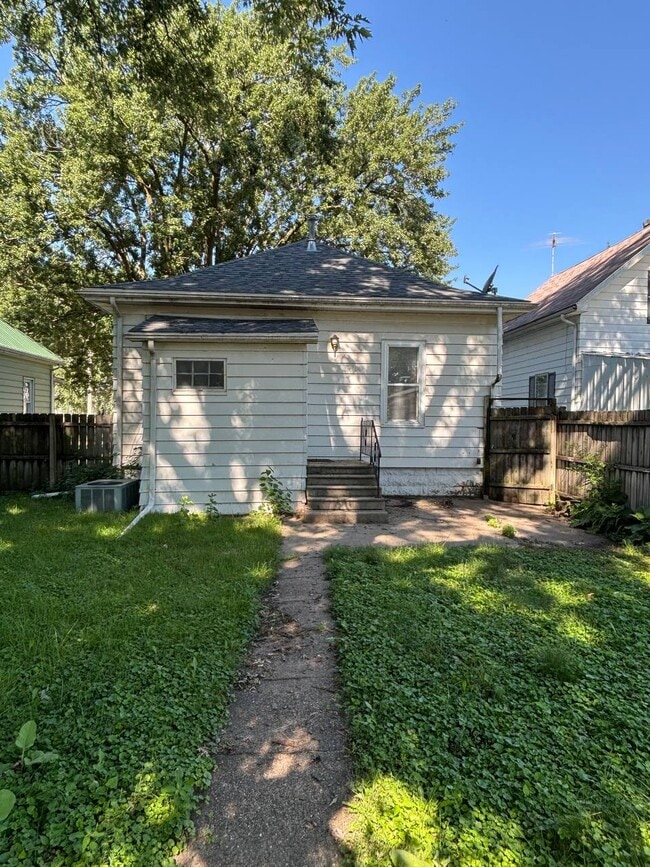 Building Photo - 130 Rhey St