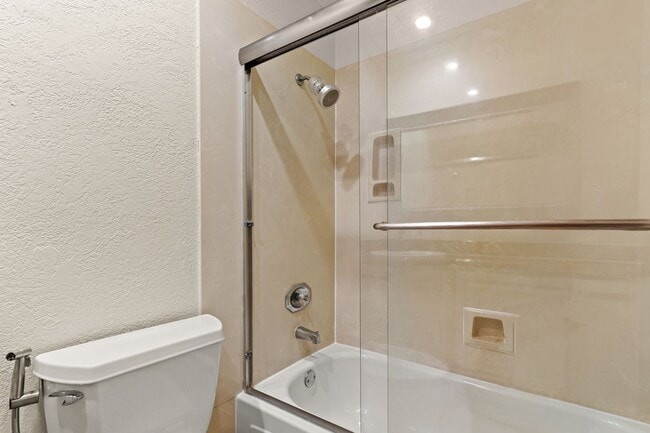 Building Photo - Pleasanton 2BD Townhouse w/ Granite Kitchen, Plank Floors, Community Amenities & Top Schools