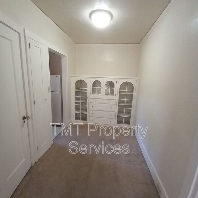 Building Photo - 1019 H St