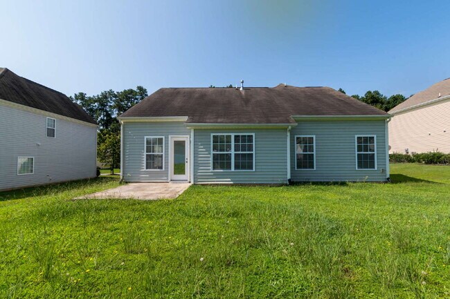 Building Photo - Spacious 4BR/3BA Home Near Downtown Durham | Deposit-Free Living | 1st-Floor Bedrooms