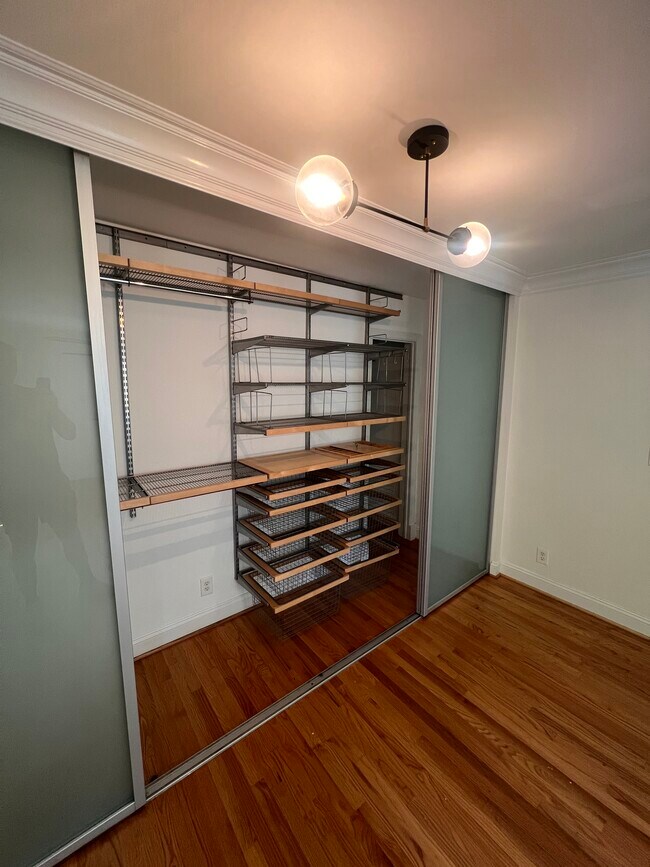 Building Photo - 5602 Hawthorne St