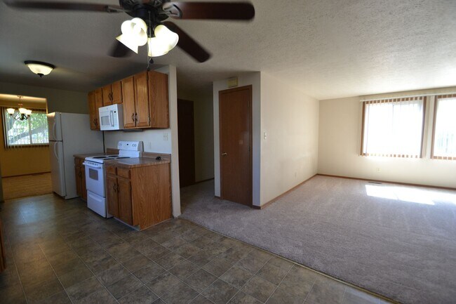 Building Photo - 2220 Piros Dr