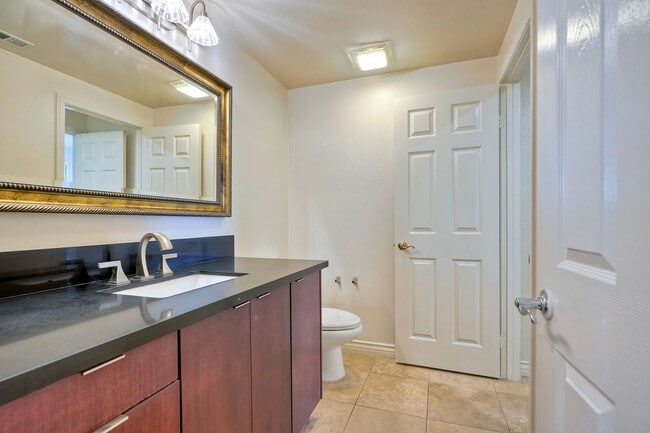 Building Photo - Executive Home with Views!