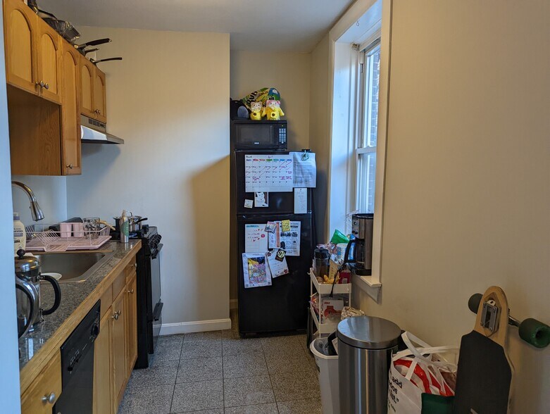Building Photo - 109 Fellsway W